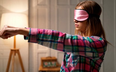 Девушка ходит во сне